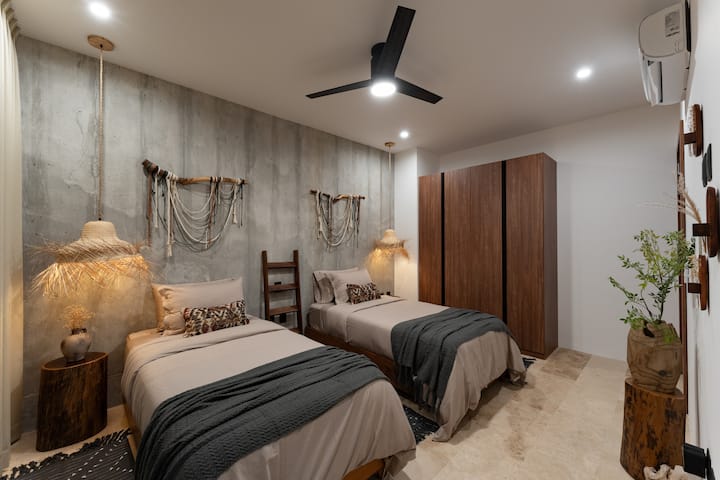 Guest Bedroom with Two Single Beds (beds can join to make a king-size bed)