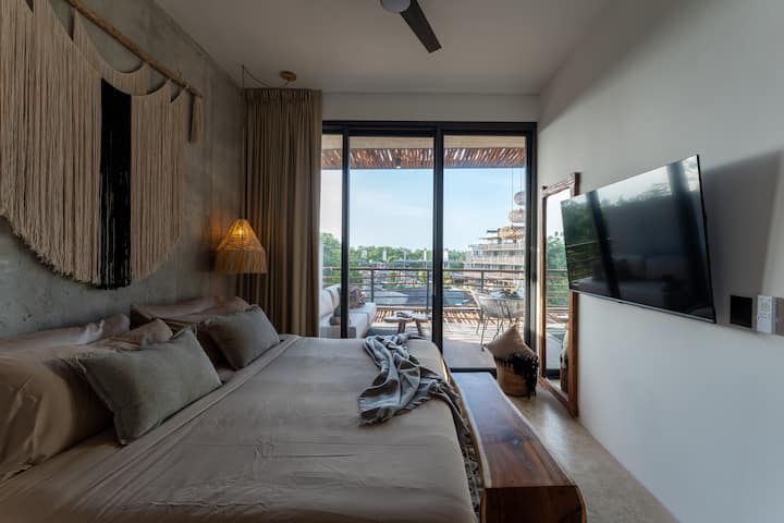 Master Bedroom with King-Size Bed, 55" Smart TV & Direct Access to Terrace