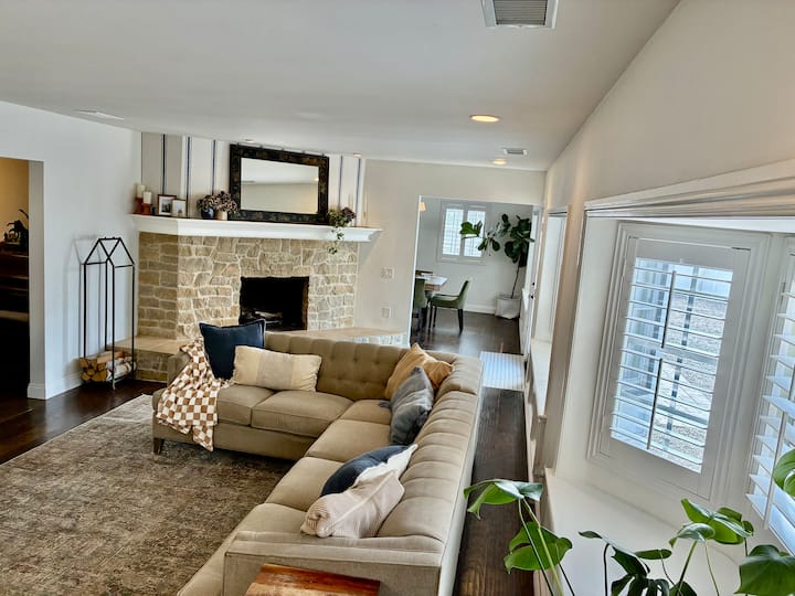 San Diego Fun With A Colonial Charm - Escondido, CA