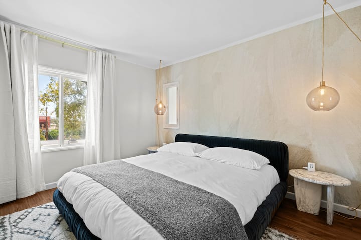 ห้องนอนหลักบ้านหลัก