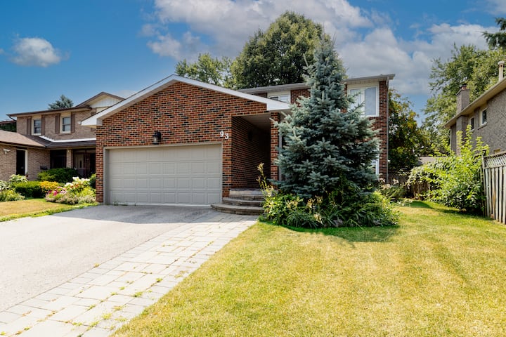 Stylish & Cozy 3br Home (Gym & Pool Table) - Markham