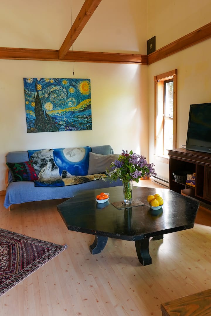 Three Moon Farm Cottage - Salt Spring Island