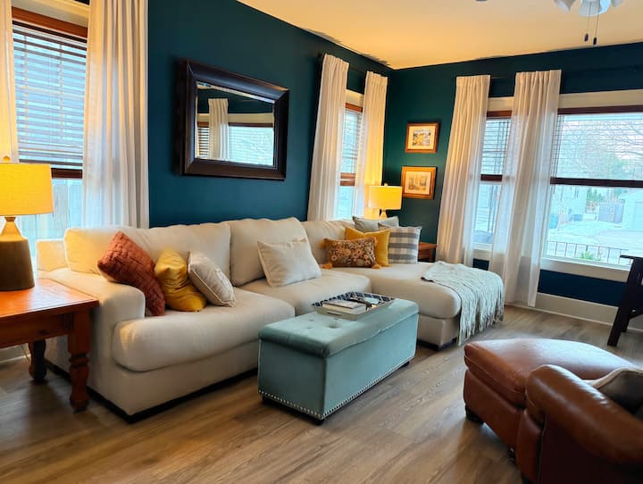 Spacious Kitchen • Walk To Downtown • Hot Tub - Fremont, NE