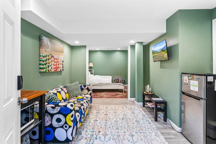 Entire 2 Bedrooms Private Basement Guest Suite - Montclair, VA