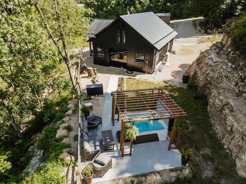 Secluded Retreat | Barndo + Tiny House + Hot tub