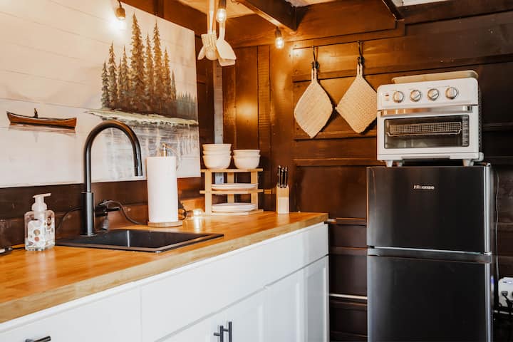 Кујничка за минијатурна куќа 