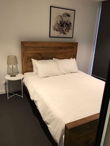 City Apt, 2 bed 1 bath, very good Location