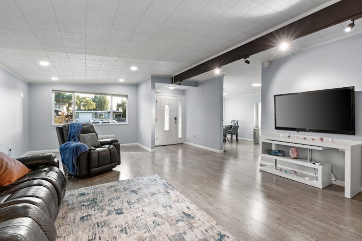 Jane's Home (Mr) | Walkable 3-bedroom Home - Milpitas, CA