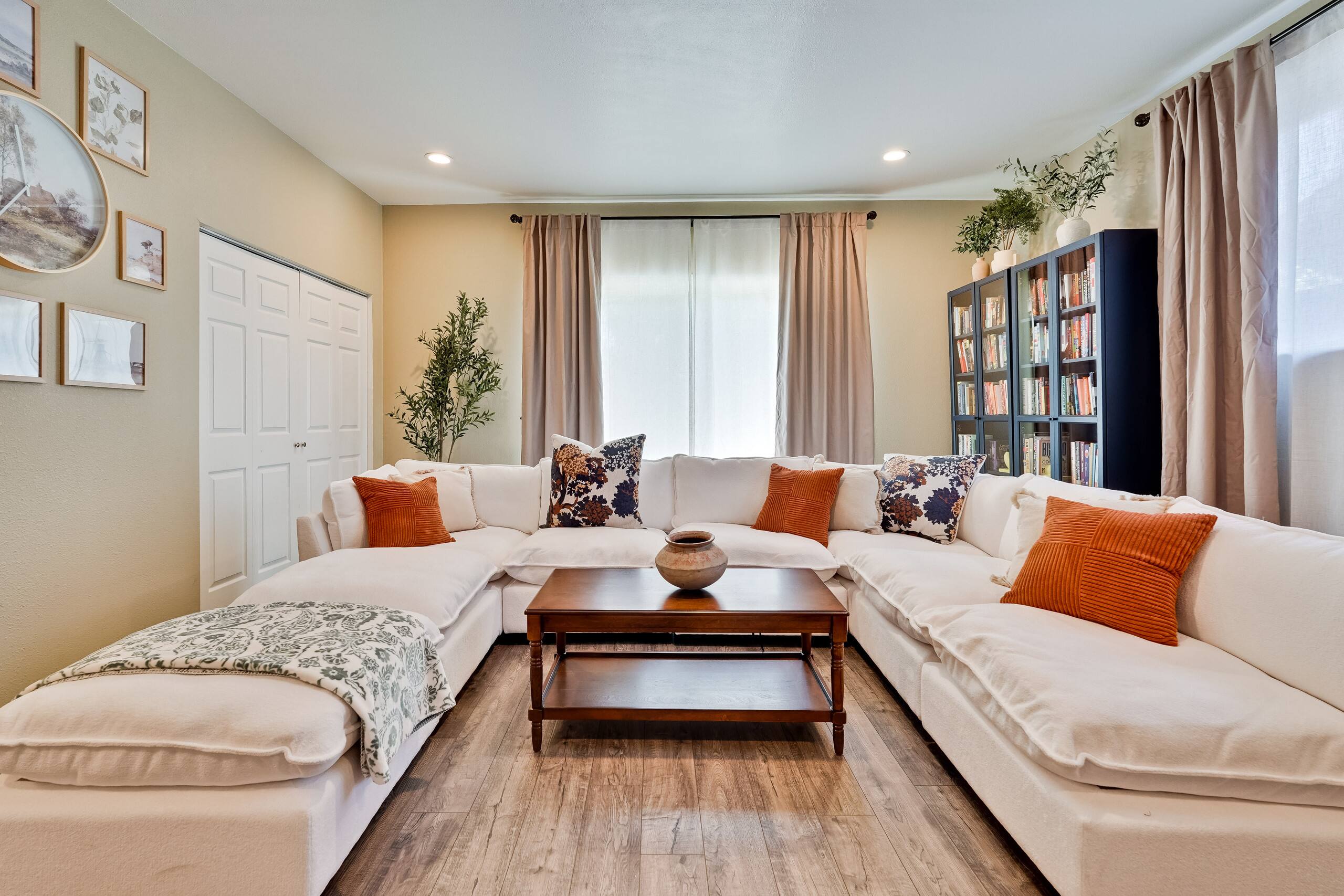 Tuscan Library Home with Citrus Garden - Photo 6