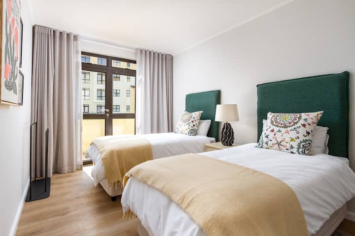 Спалня с 2 единични легла