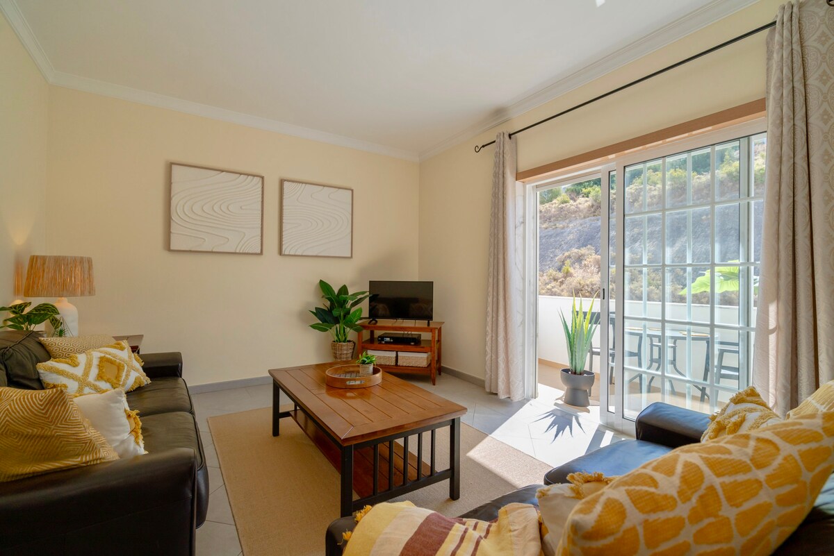 Imóvel de sucesso: Central Apartment with 5 min flat walk to beach em União Das Freguesias De Lagoa E Carvoeiro