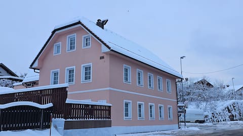 301, 302, and 303‖3 rooms, 4 queen beds (180 x 200 cm), can accommodate 8 people