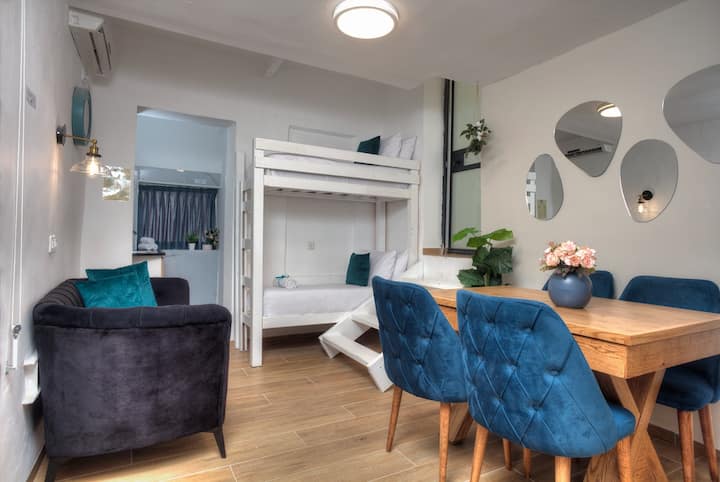 Tamo – dnevni boravak/spavaća soba 