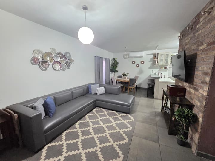 Casa Peninsula - Great Location And Price! - Tijuana