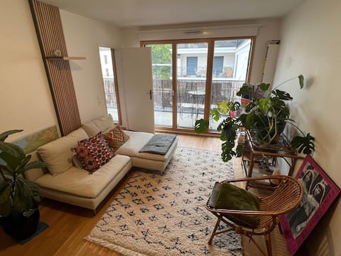 Top Airbnb: Cosy home with balcony, 5 mins from Paris in Clichy