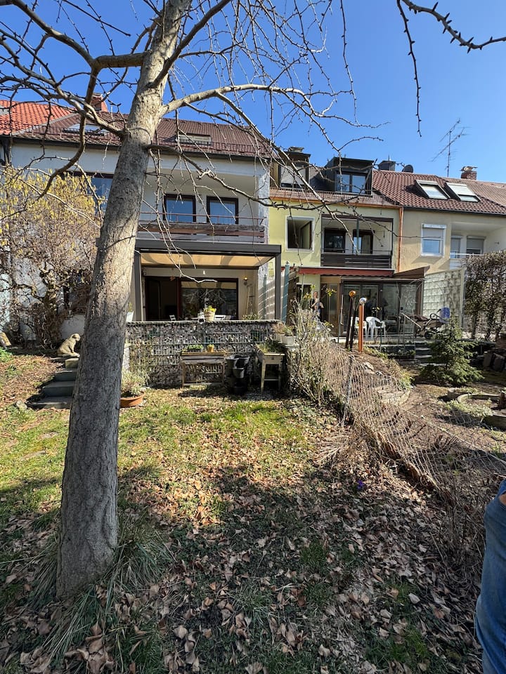 15 Min Zum Hbf. Großes Haus Mit Garten - München