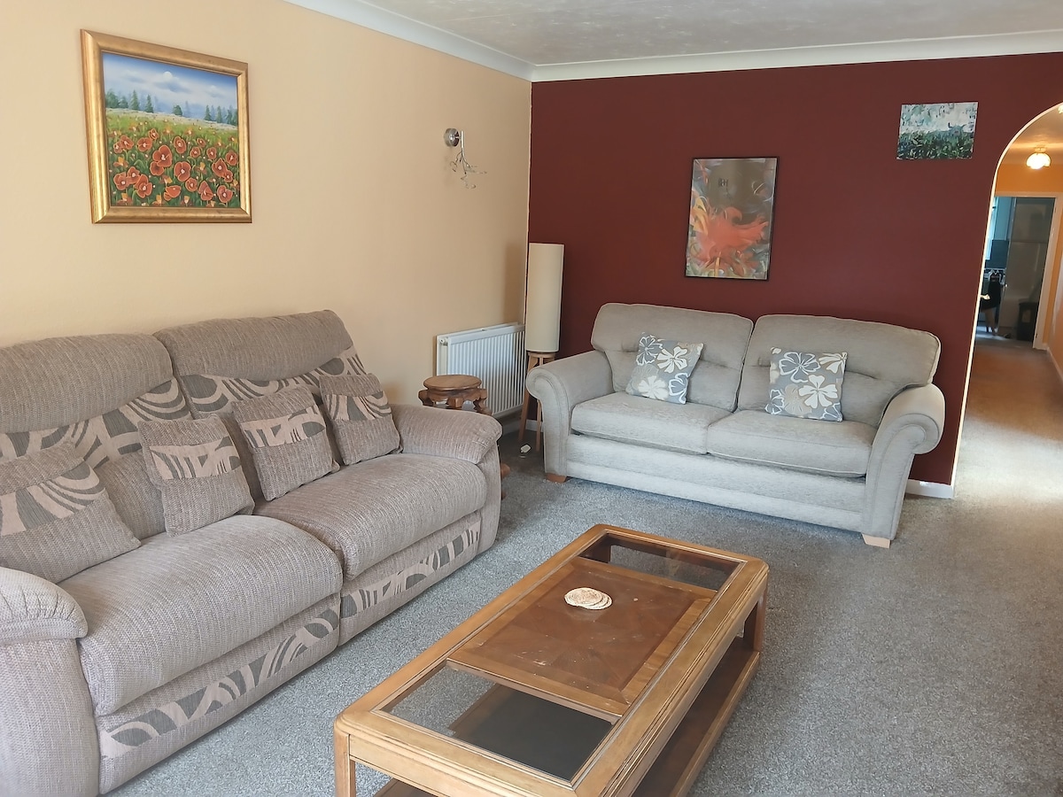 Popular Airbnb listing: Spacious Guest Annexe Private Garden in Epping Forest