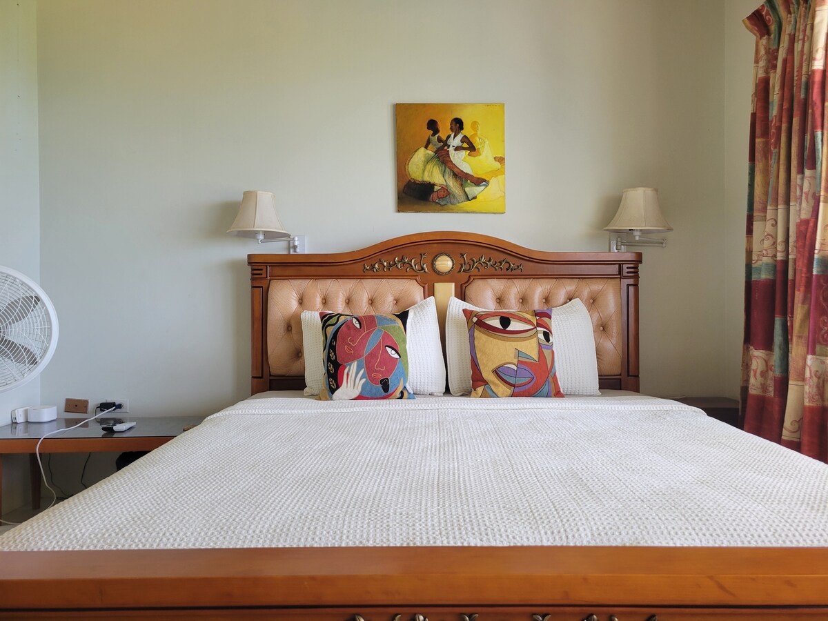 Ugodna spavaća soba s kupaonicom na katu