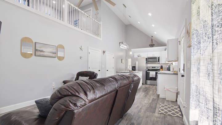 The Emerald Coast Farmhouse - DeFuniak Springs, FL