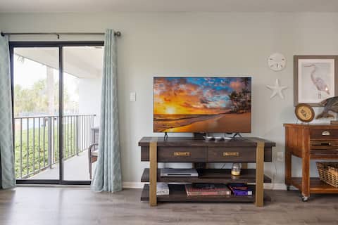 Top Airbnb: Crowned at the Coast/Edgewater Resort 2BR w/pools in Panama City Beach