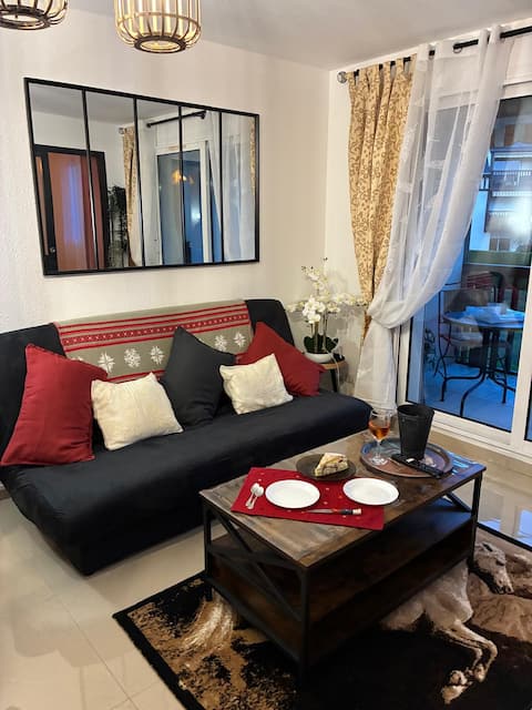 Top Airbnb: Cozy apartment with pool & terrace in Touques in Touques