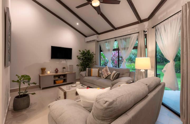 .	Villa Heaven · Nature Oasis By Playa Jacó - Costa Rica