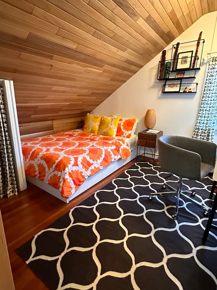 Bright Vintage Loft 1 Bedroom Studio In East Van - Vancouver