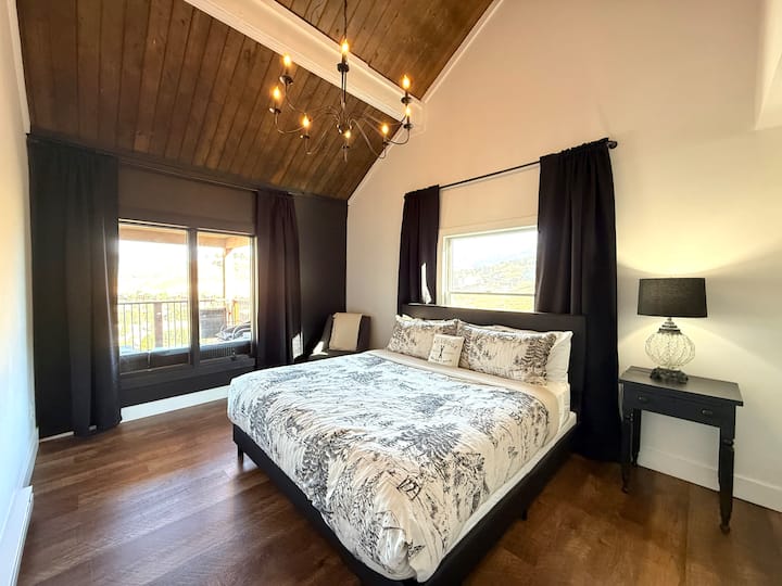 Dhoma e dytë e gjumit "King" në katin e poshtëm.