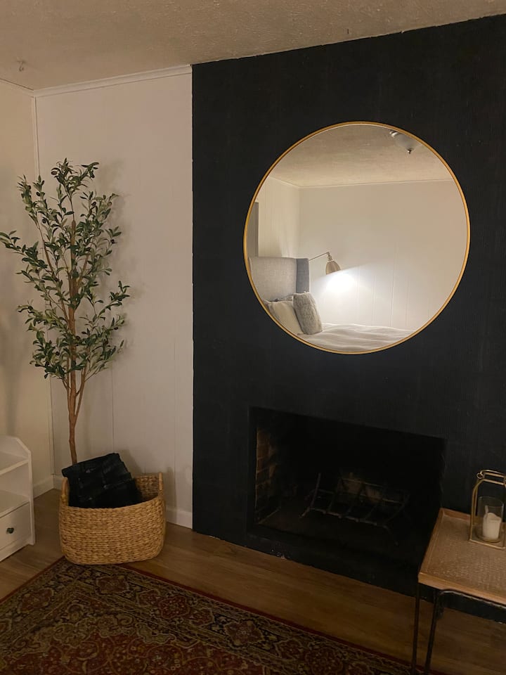 Modern Apartment Suite In Desirable Neighborhood - Portland, OR