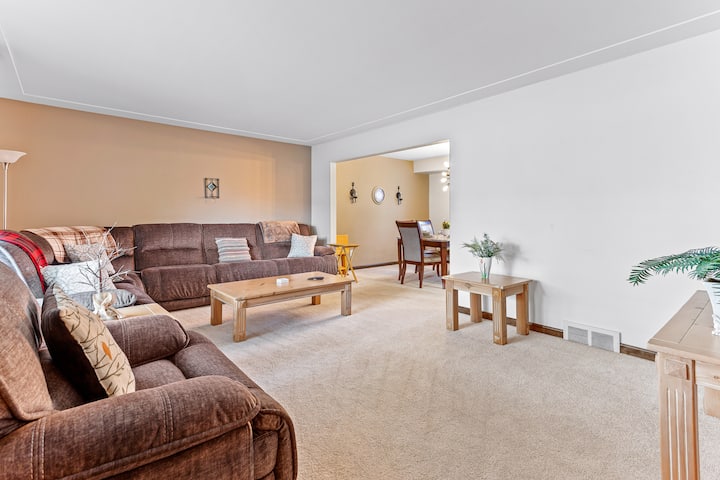 Cozy Home In Clinton Township - Fraser, MI