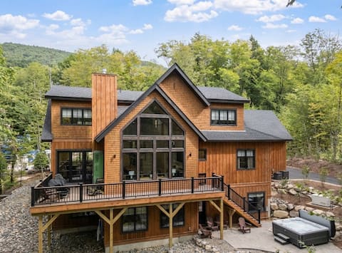 Steps to Loon Quad | Hot Tub · Peloton · Pets Ok