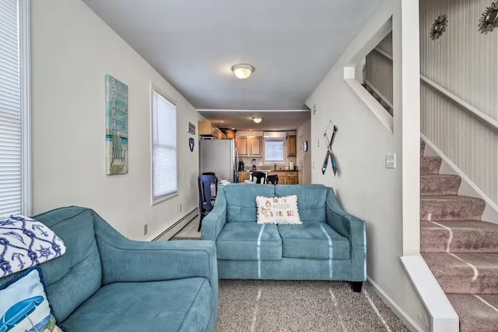 Spacious Group Beach Getaway - Two Adjacent Homes - Milford, CT