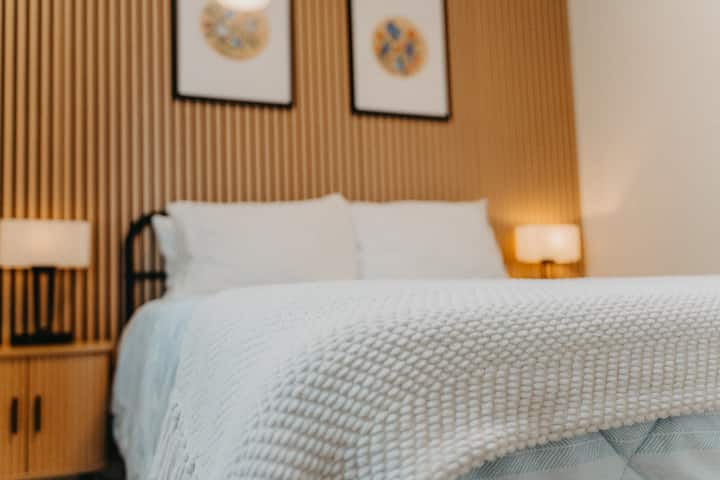 Cozy Modern 1br Suite, Workspace, Laundry & Coffee - Langford