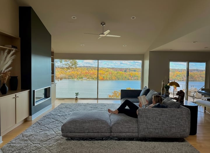 Cliffside Luxury: Hot Tub, Sun & River Views! - Highland, NY