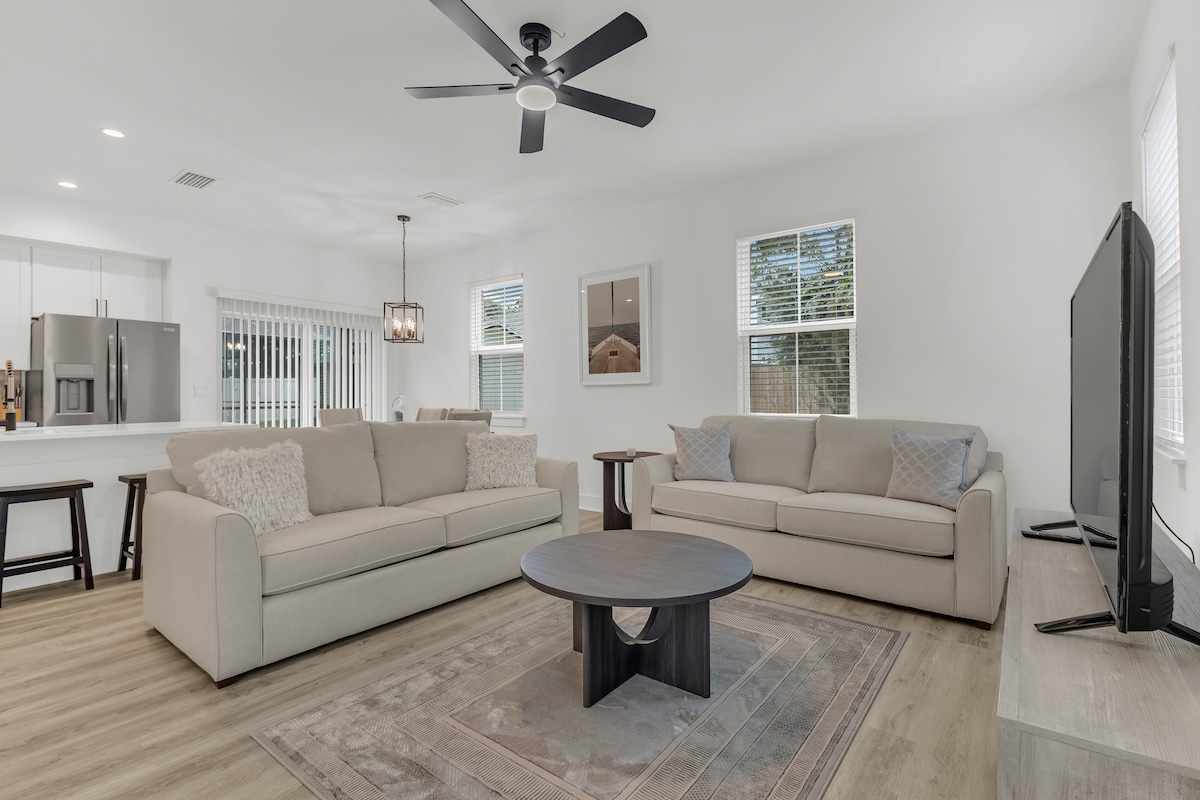 Top Airbnb: New House • Cozy Modern Comfort Near Theme Parks in Wadeview Park