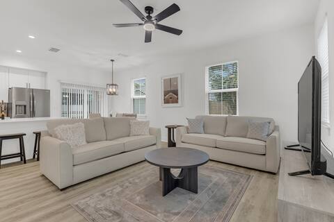 Top Airbnb: New House • Cozy Modern Comfort Near Theme Parks in Wadeview Park