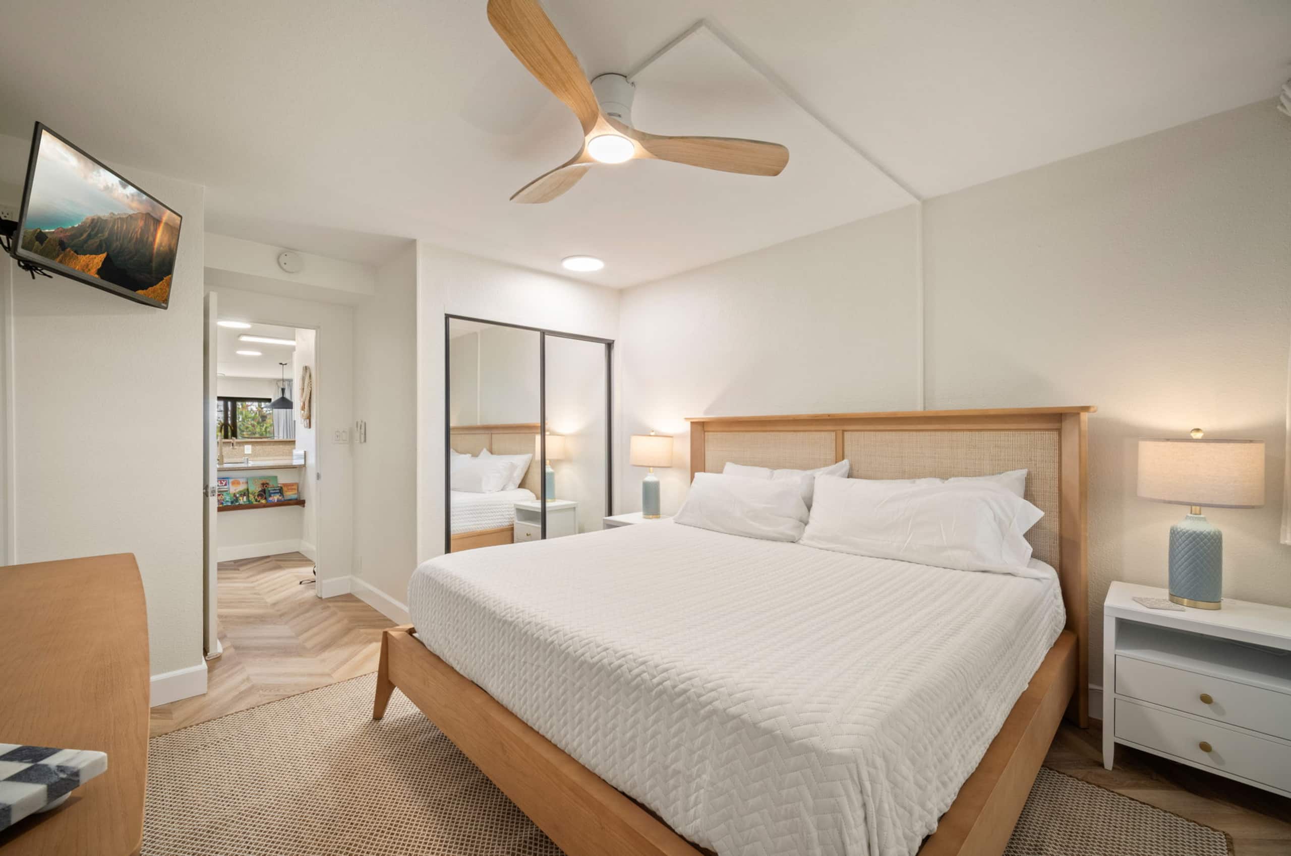 Modern Poipu condo, ocean views, AC, amenities! - Photo 21