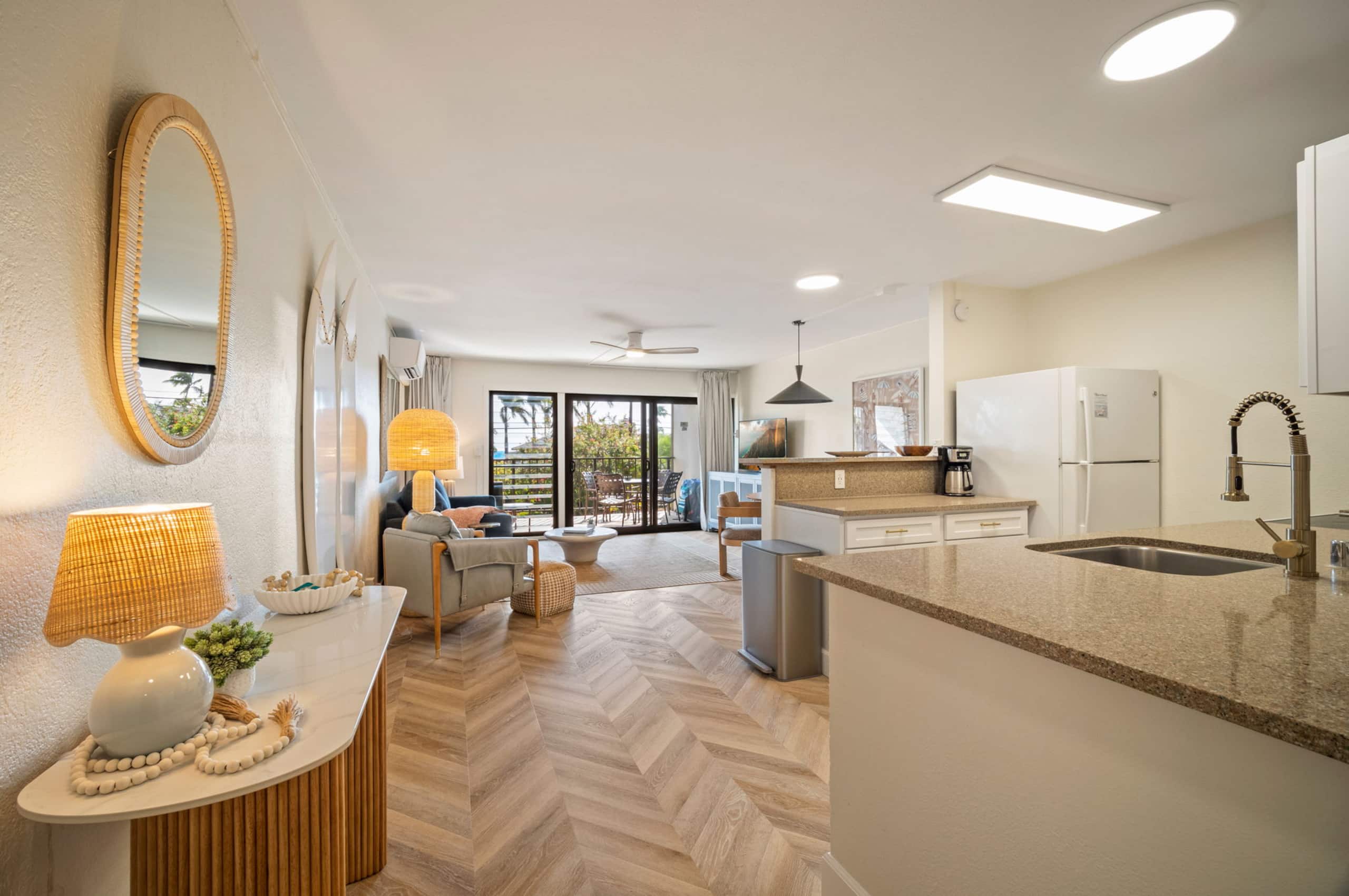 Modern Poipu condo, ocean views, AC, amenities! - Photo 7