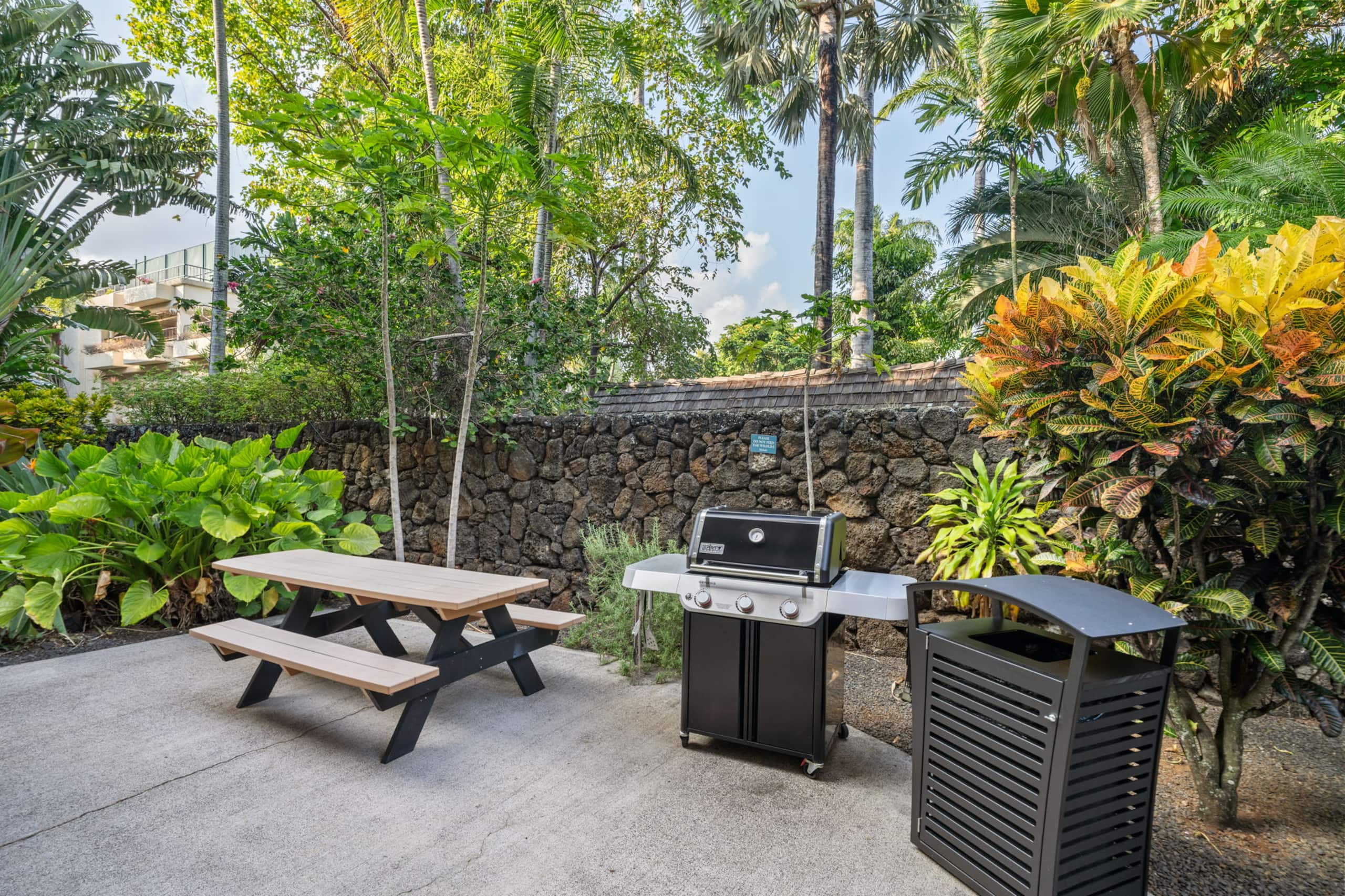 Modern Poipu condo, ocean views, AC, amenities! - Photo 37