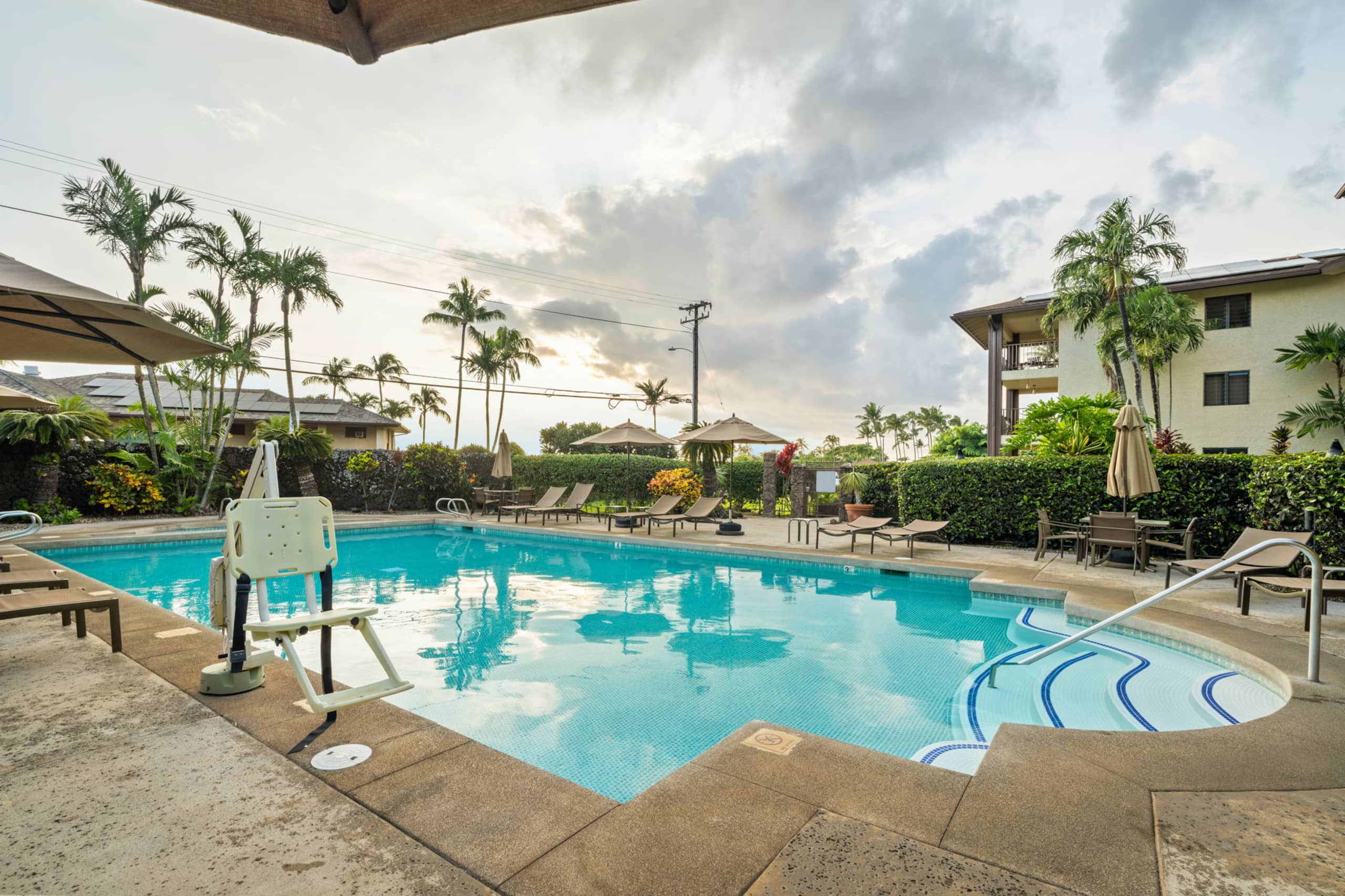 Modern Poipu condo, ocean views, AC, amenities! - Photo 40