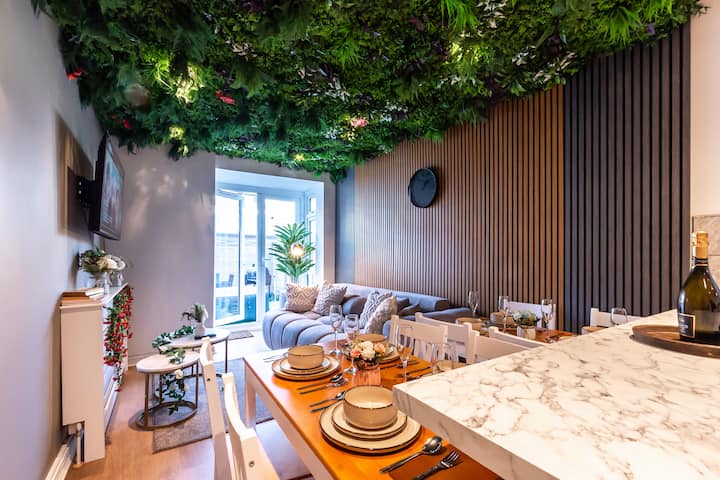 Hot Tub & Sauna Retreat | 4br W/ Free Parking - Southsea