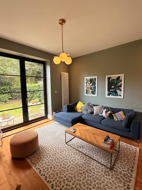 Modern 3 bedroom, 2 bath flat in period building