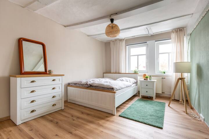 Schlafzimmer 4