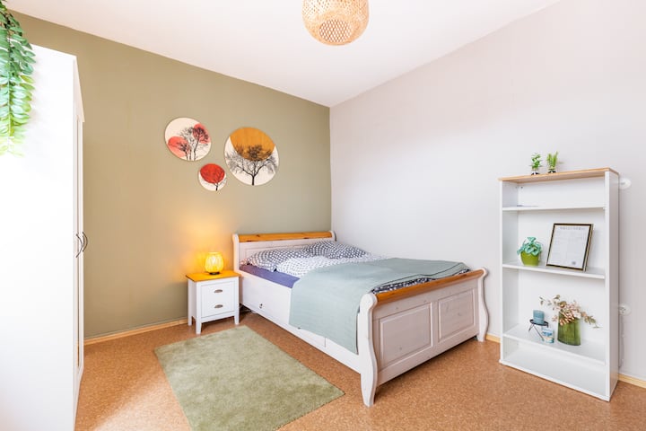 Schlafzimmer 2
