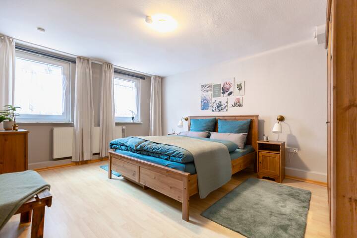 Schlafzimmer 1
