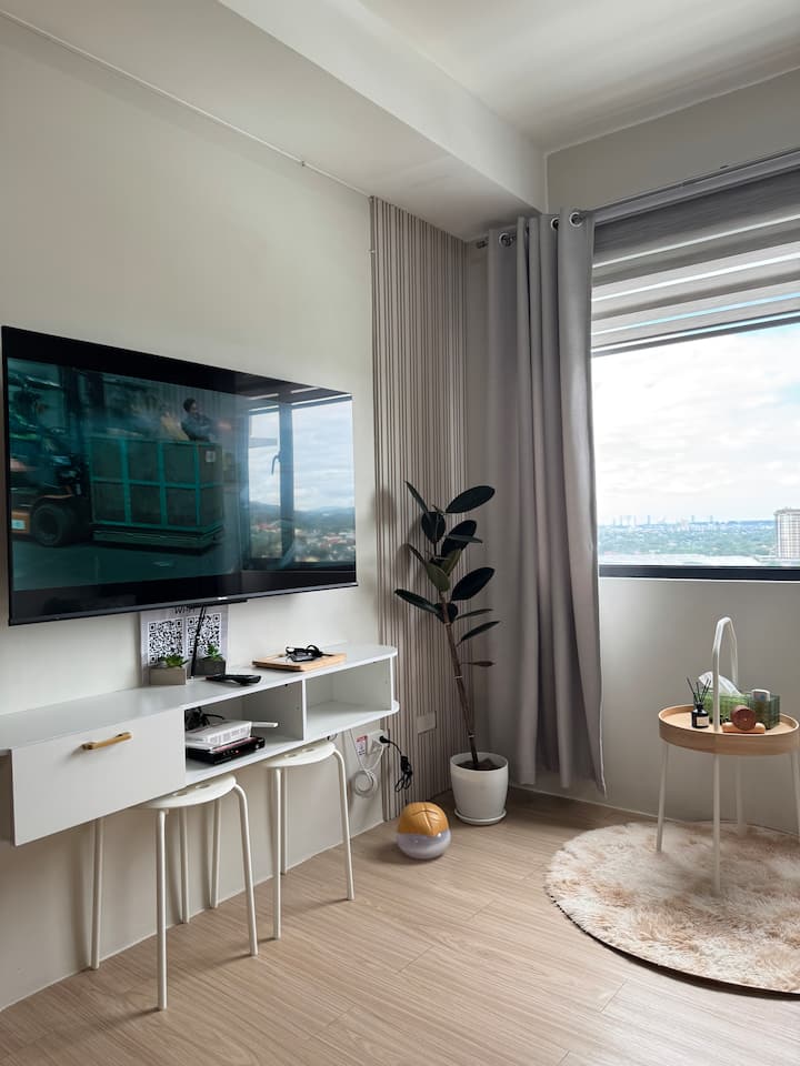 Cozy, fully air-conditioned living room with a 55” smart TV (Netflix & Disney+), fast WiFi, and a dining area. Enjoy relaxing sunset views—perfect for unwinding at home.