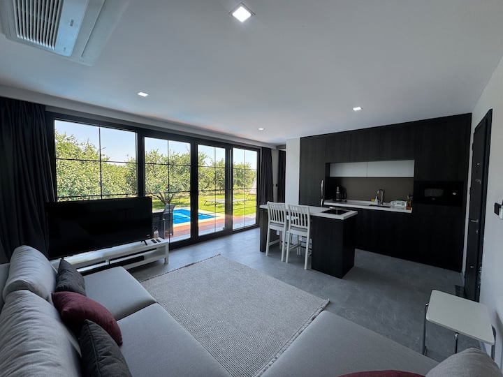 Home104 - 1+1 Isıtmalı Havuzlu Geniş Bahçeli Villa - Sığacık