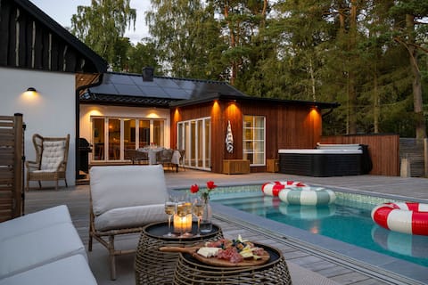 Upscale Villa on Österlen | Jacuzzi & Nature walks