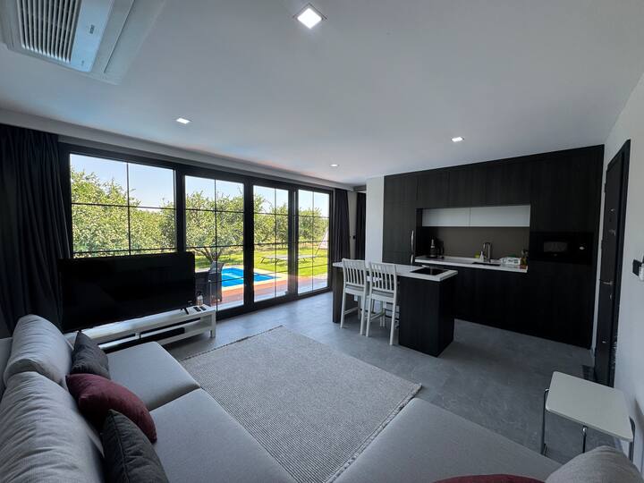 Home103 - 1+1 Isıtmalı Havuzlu Geniş Bahçeli Villa - Sığacık