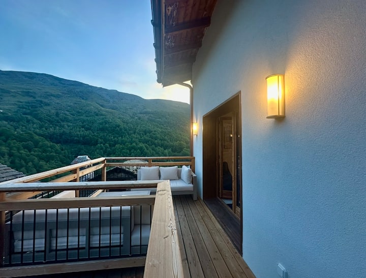 Chalet 220 M2 15 P Centre Village 3 Vallées - Val Thorens